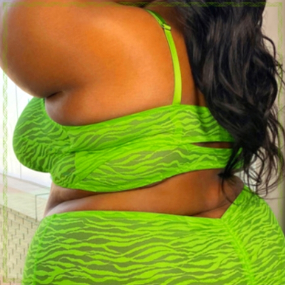 SavageXFenty 3X All Over Me Lace Keyhole Cami in Green Tea - Picture 10 of 16
